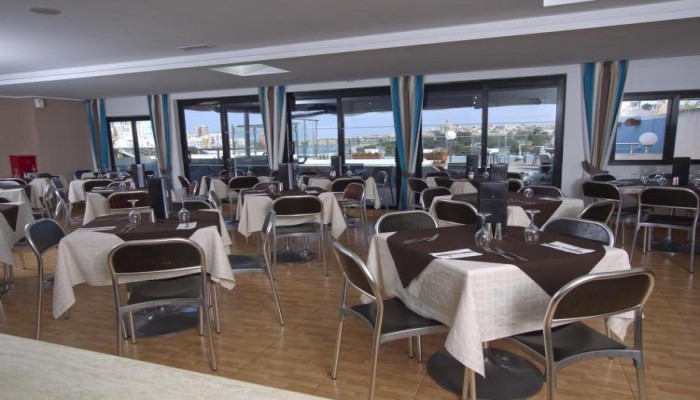 115 The Strand Hotel And Suites poza 5